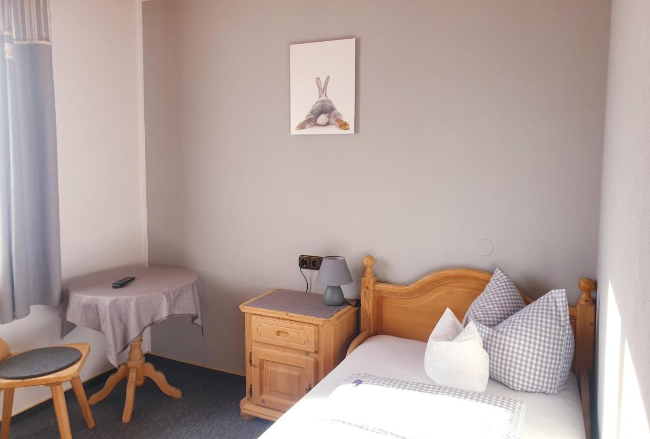 Pension Zum Krug, Messe Muenchen Hergolding Экстерьер фото