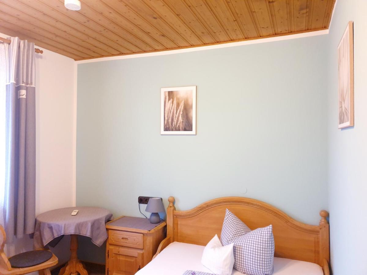 Pension Zum Krug, Messe Muenchen Hergolding Экстерьер фото