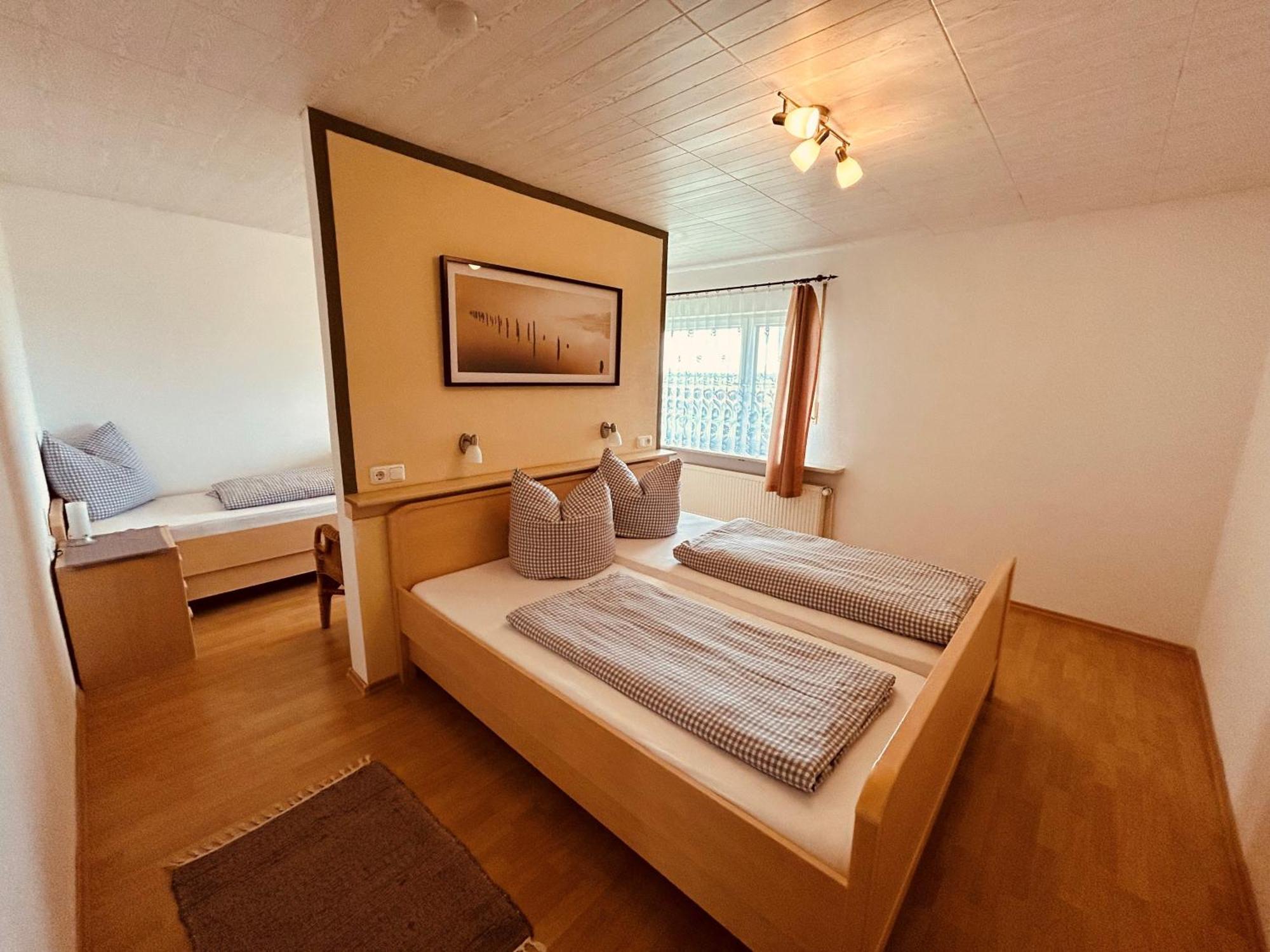 Pension Zum Krug, Messe Muenchen Hergolding Номер фото